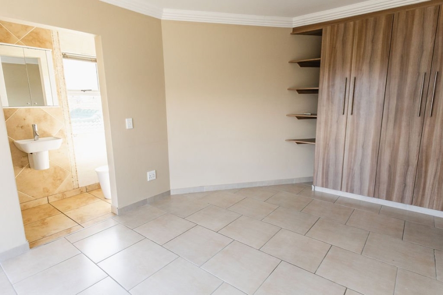 3 Bedroom Property for Sale in Langenhovenpark Free State